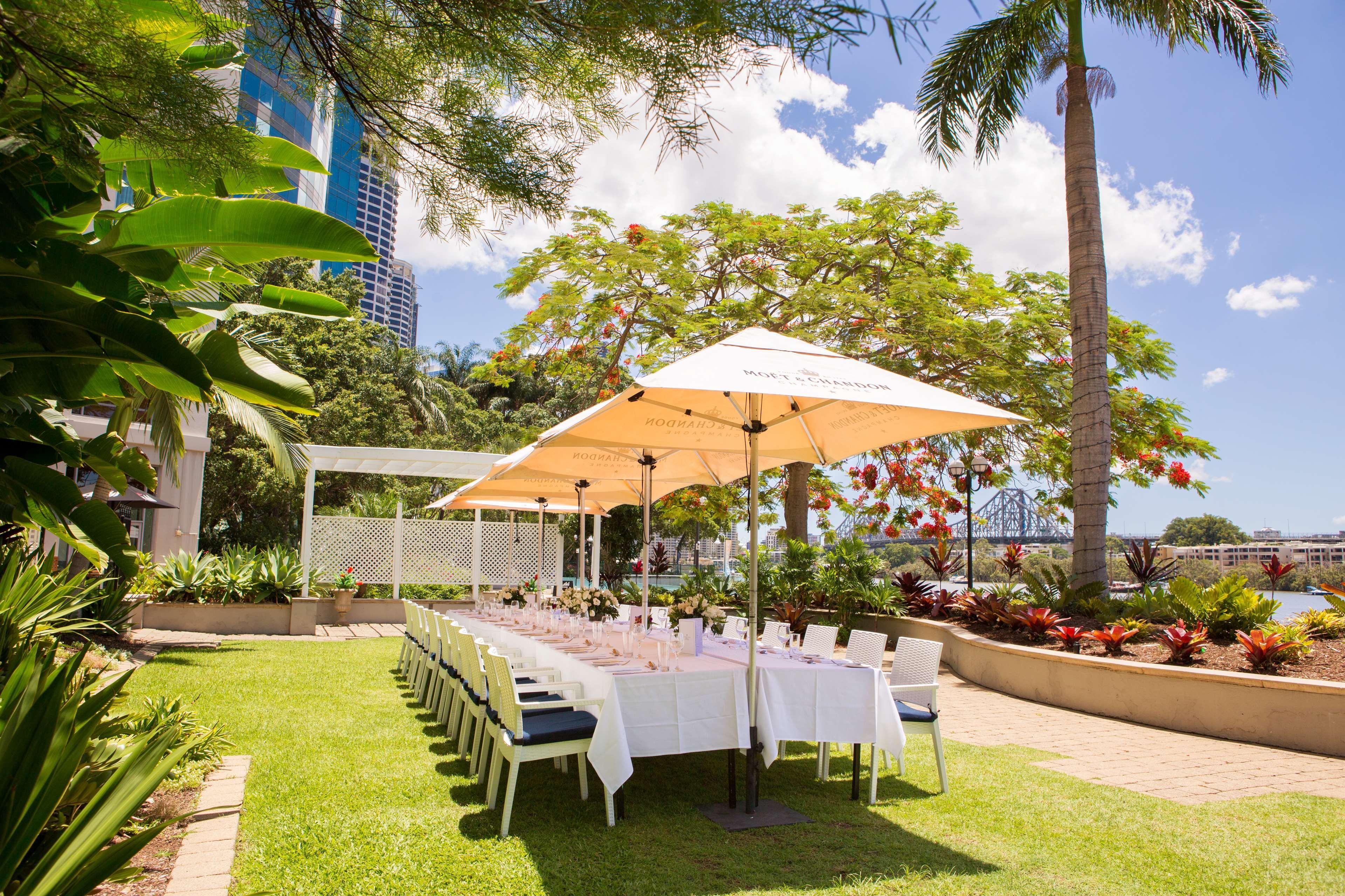 Stamford Plaza Brisbane Hotel Eksteriør billede The River Garden