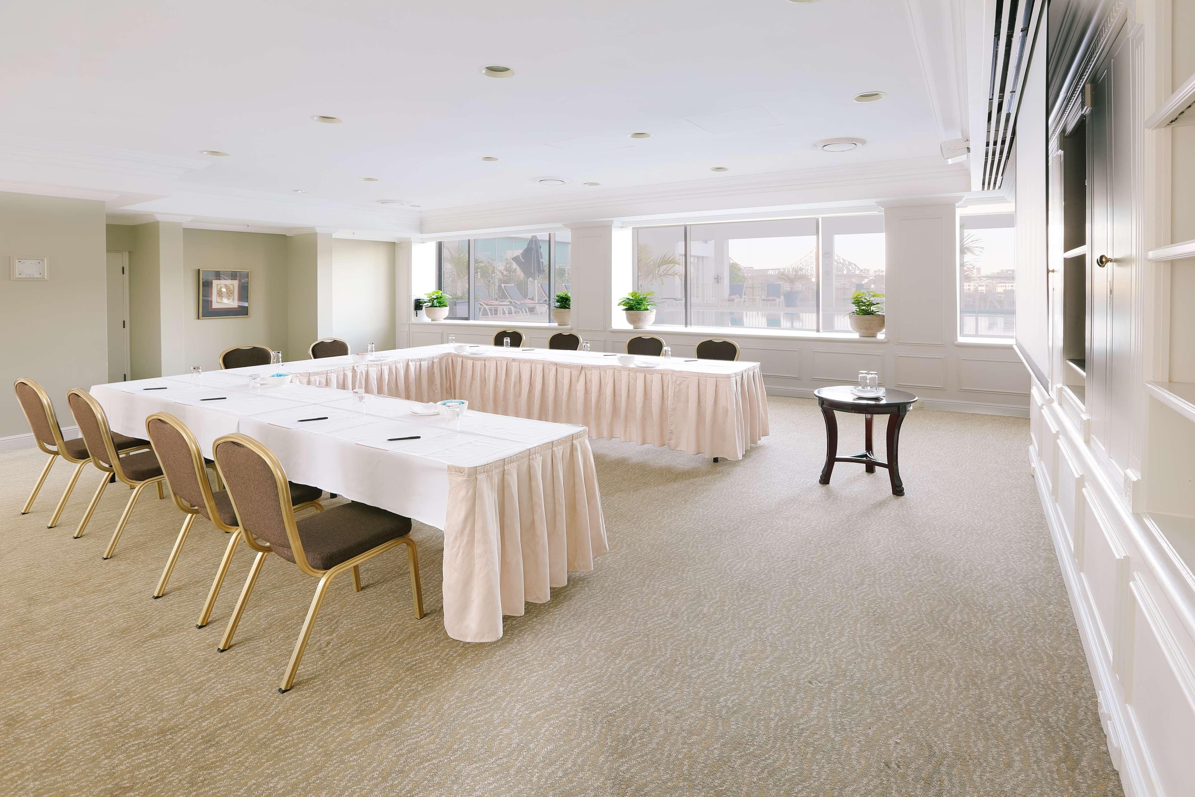 Stamford Plaza Brisbane Hotel Eksteriør billede A meeting room