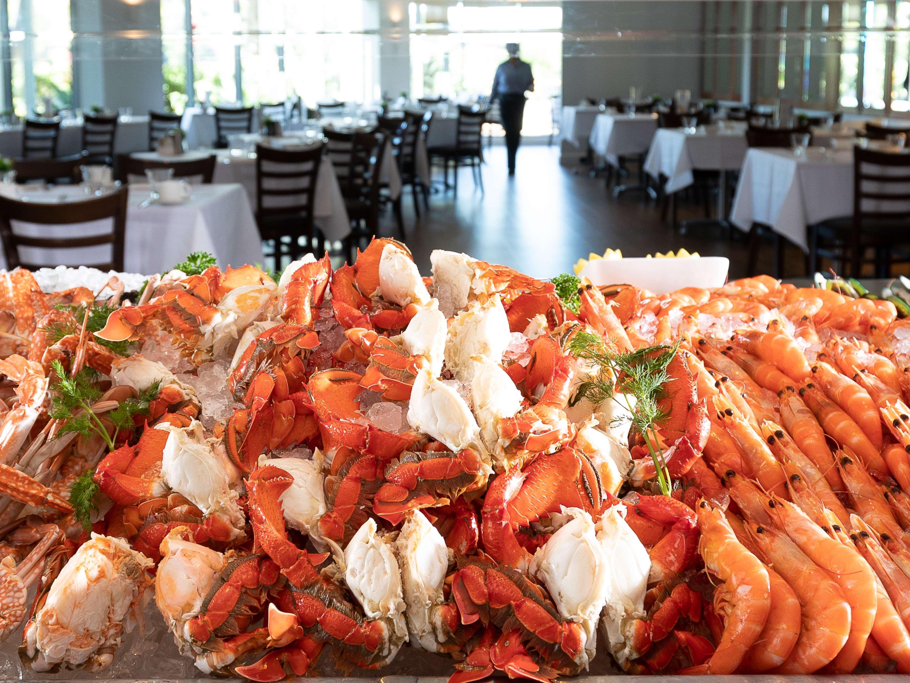 Stamford Plaza Brisbane Hotel Eksteriør billede Seafood at the restaurant