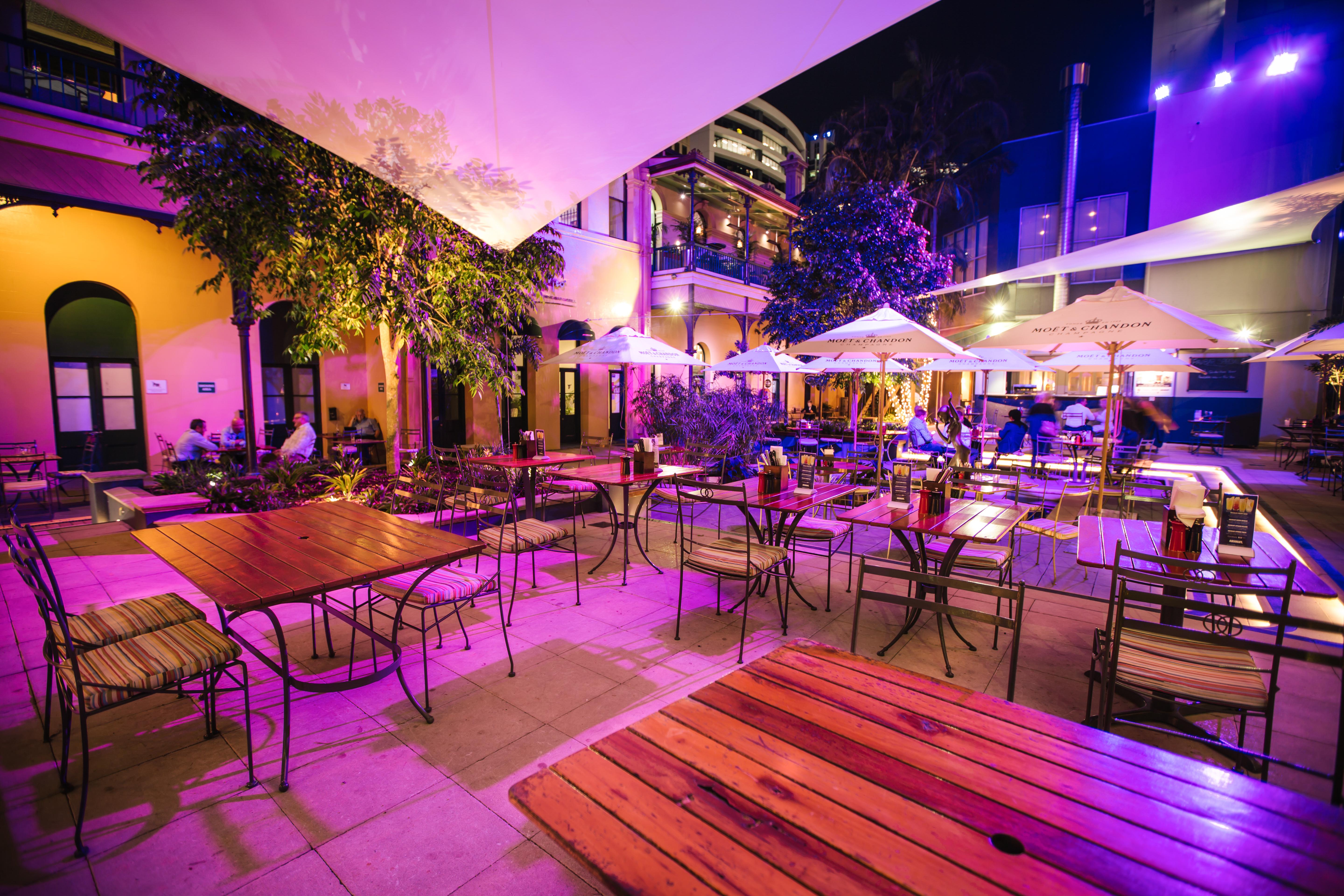 Stamford Plaza Brisbane Hotel Eksteriør billede The courtyard at the Cape Town campus