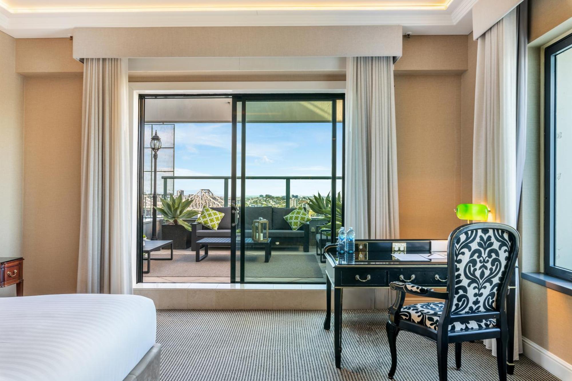 Stamford Plaza Brisbane Hotel Eksteriør billede A room at the hotel