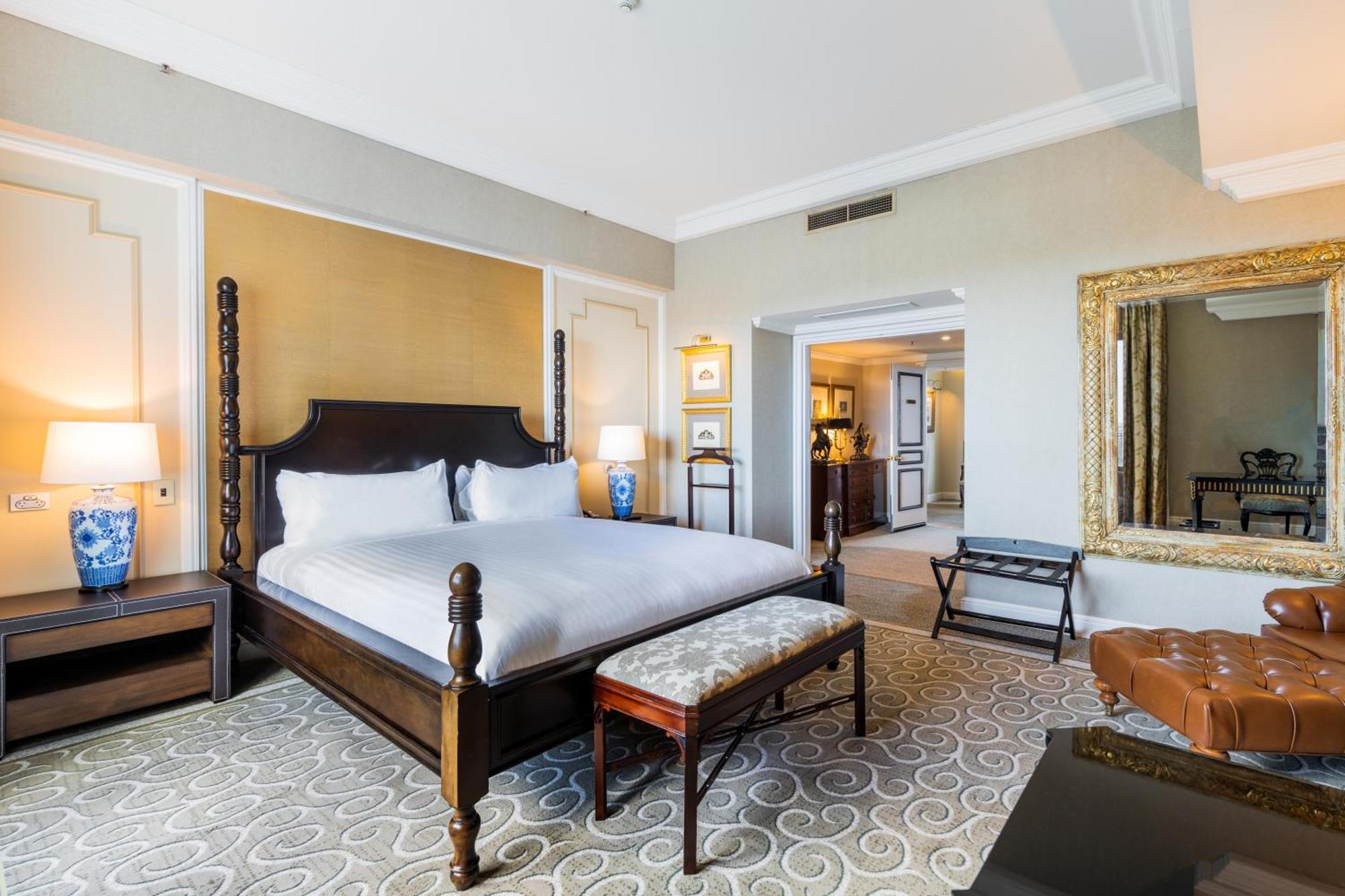 Stamford Plaza Brisbane Hotel Eksteriør billede A bedroom at the Taj Mahal Palace